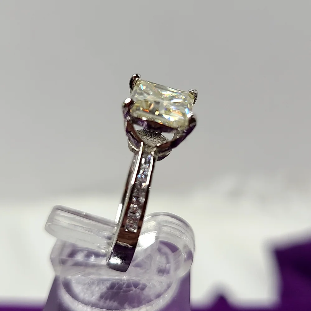 Moissanite gorgeous 65